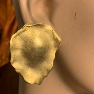 BOLD CHUNKY GOLD BRUTALIST MODERNIST ABSTRACT 80’s CLIP ON EARRINGS MOB …